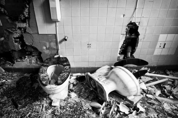 破的厕所 — 图库照片