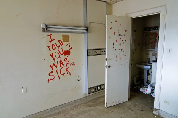 Graffiti im Krankenhaus — Stockfoto