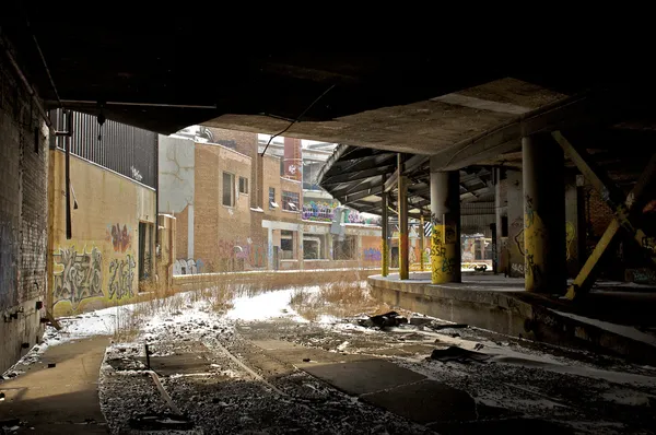 Заброшенные складские здания — стоковое фото