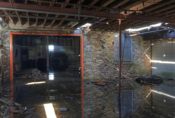 Überflutete Lagerhalle — Stockfoto
