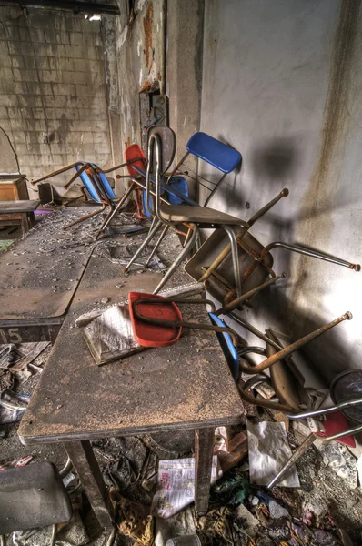 Куча стульев — стоковое фото