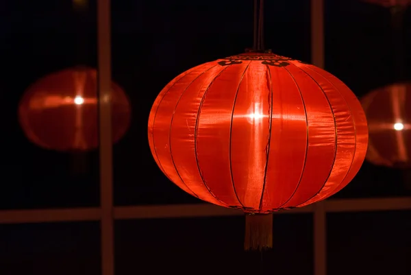 Kinesiska röda lyktor på natten — Stockfoto
