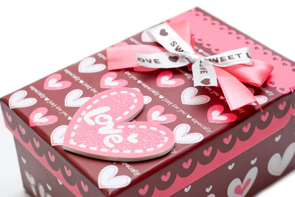 Caja de regalo hecha a mano corazón rojo —  Fotos de Stock