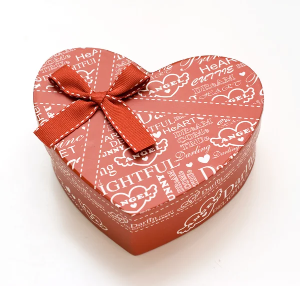 Vackra handgjorda rött hjärta gåva — Stockfoto