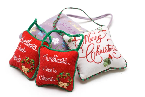 Rote und lila Kissen für Weihnachten — Stockfoto