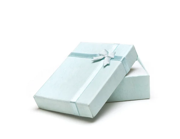 Голубая подарочная коробка или лента изолированы — стоковое фото