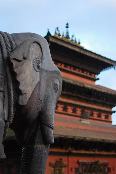 Scultura elefante antico di nepal — Foto Stock