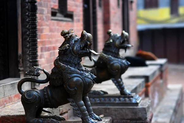 Antica scultura di nepal — Foto Stock