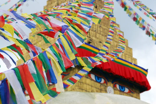 Streamer vlaggen van Bouddhanath stuba — Stockfoto