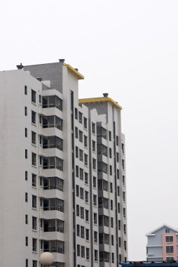 İnşaat apartmanın altında