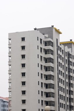 İnşaat apartmanın altında