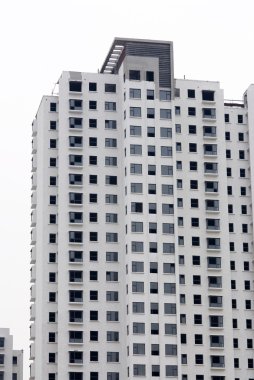 İnşaat apartmanın altında