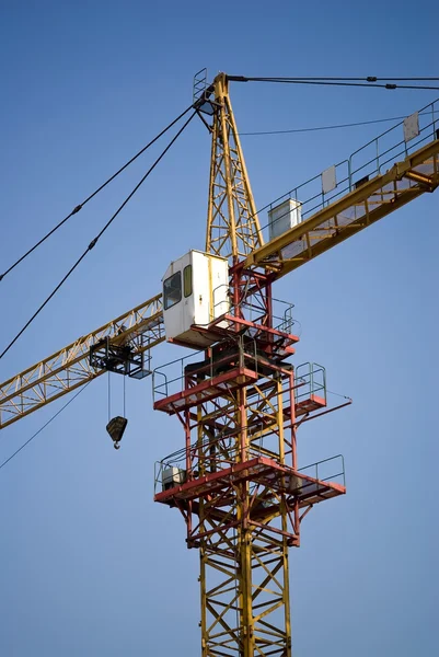 Tower Crane under blue sky — Stock Photo, Image