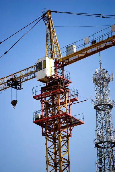 Tower Crane under blue sky — Stock Photo, Image