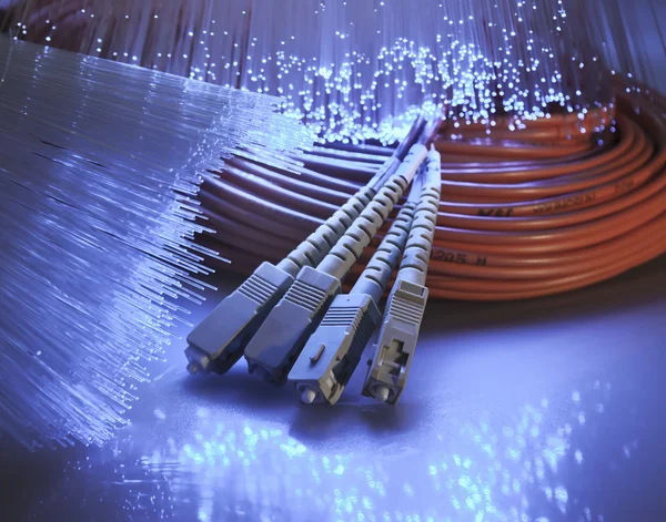 Мережевий кабель з оптоволоконним — стокове фото