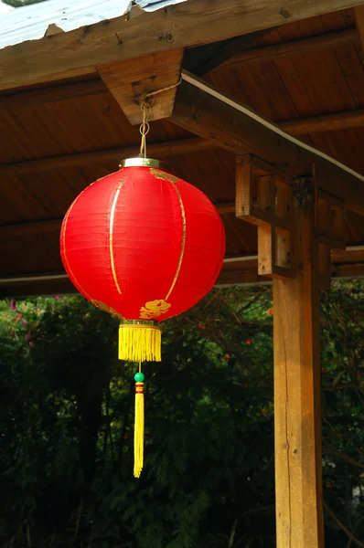 Decorações festivas lanterna vermelha chinesa — Fotografia de Stock