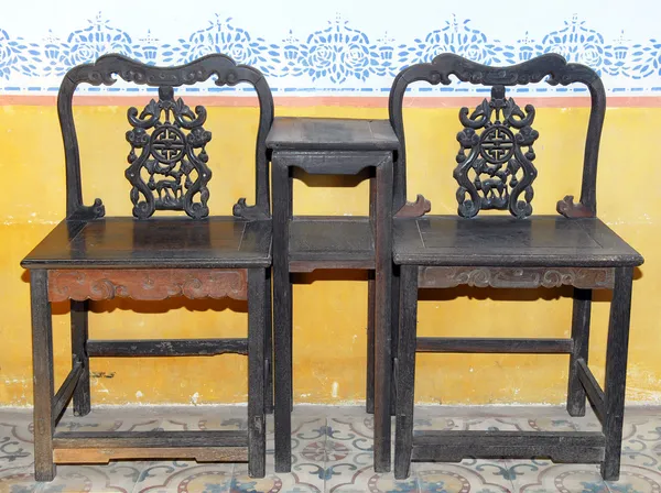Chaise chinoise antique style ming en bois d'orme — Photo