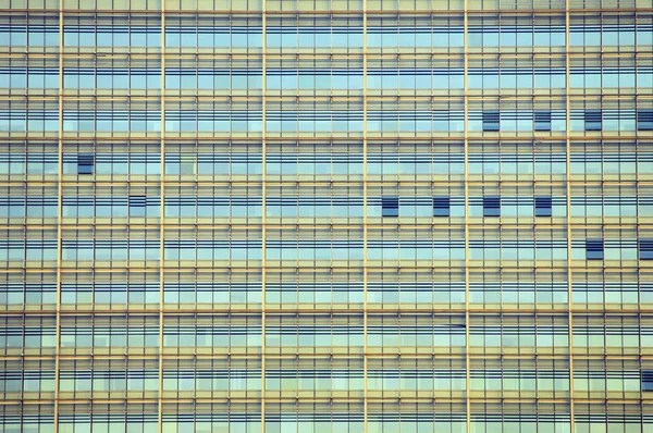 Samtida kontorsbyggnad blå glasvägg detalj — Stockfoto