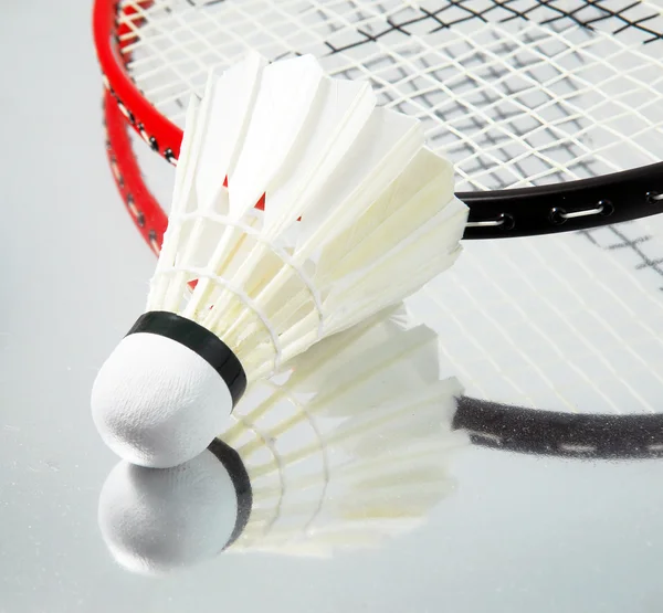 White shuttlecock and badminton racket — Stock Photo, Image