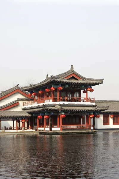 La casa e il padiglione del giardino cinese — Foto Stock