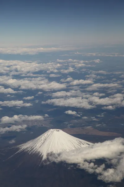 Mount Fuji enshrouded in clouds — Stock Photo, Image