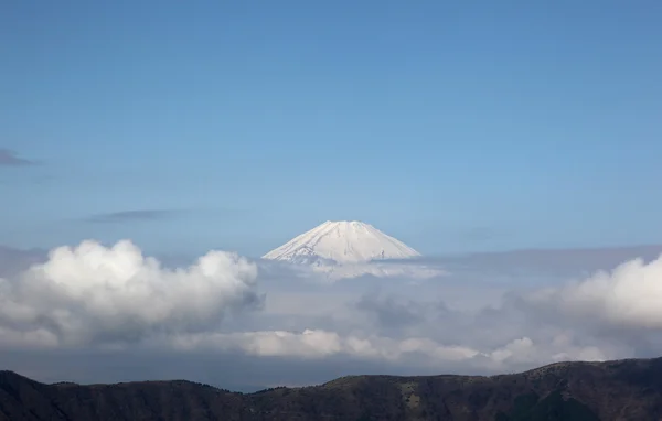 Mount fuji enshrouded a felhők — Stock Fotó