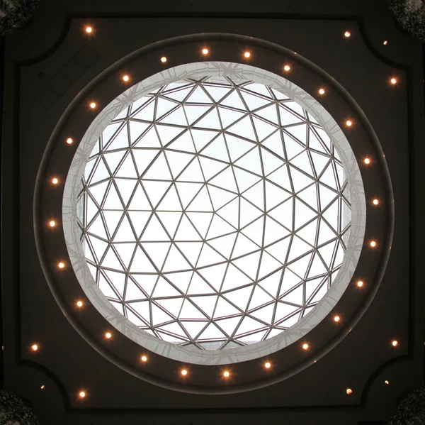 现代商业建筑的玻璃圆顶 — 图库照片