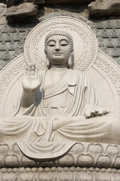 Sten buddha staty på templet i jinan, Stockfoto