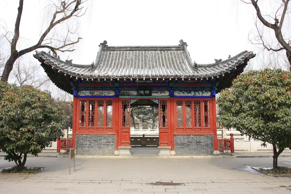 Huset och paviljongen av kinesisk trädgård Stockbild