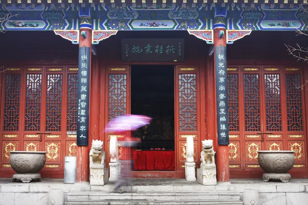 La casa y el pabellón del jardín chino — Foto de Stock