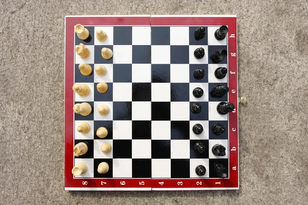 Szachownicy z gotowy do figury szachowe — Zdjęcie stockowe
