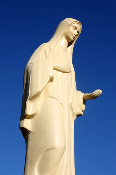 Standbeeld van de Heilige Maagd Maria — Stockfoto