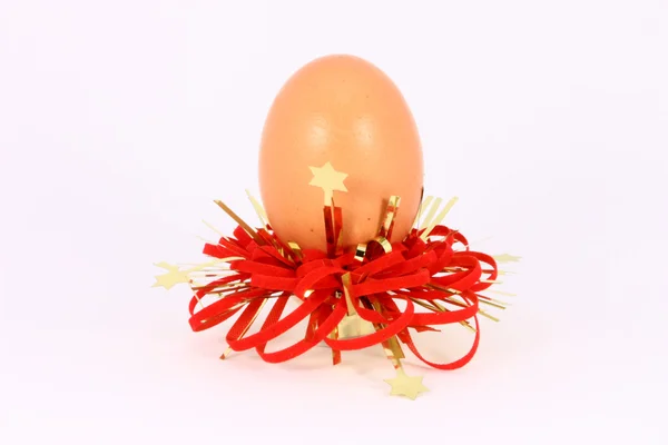 Ovo de Páscoa com decorações — Fotografia de Stock