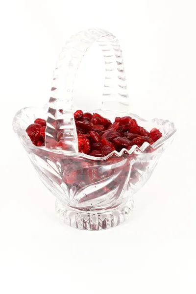 Cesta de vidro cheia de cranberries secas — Fotografia de Stock