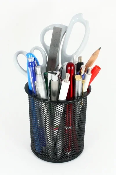 Ołówek Puchar pełen kolorowych używane długopisy — Zdjęcie stockowe