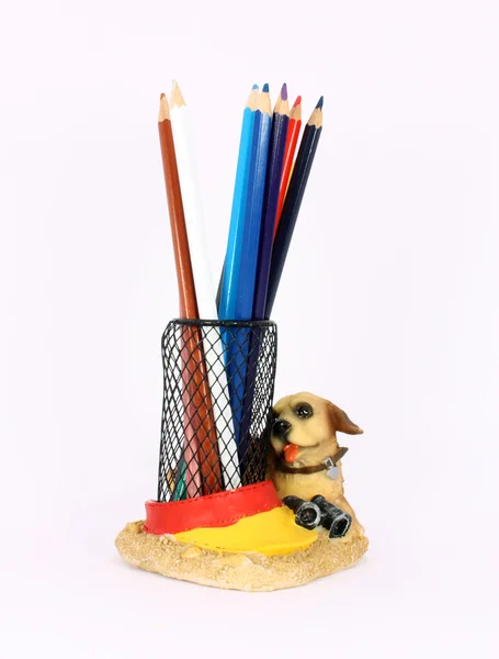 Penna kopp full av färgglada används pennor — Stockfoto