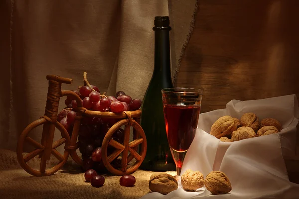 Wijn en walnoten — Stockfoto