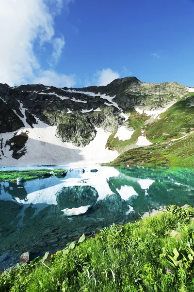 Montañas lago — Foto de Stock