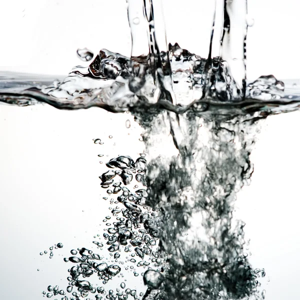 Wasserfunken auf weißem Hintergrund — Stockfoto