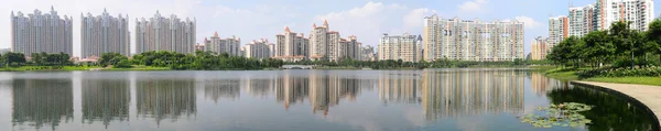 The luxury apartment building by the water lily lake side park. — Stock Photo, Image