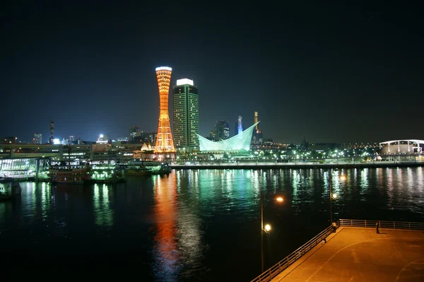 Port kobe w Japonii, w nocy sceniczny. — Zdjęcie stockowe