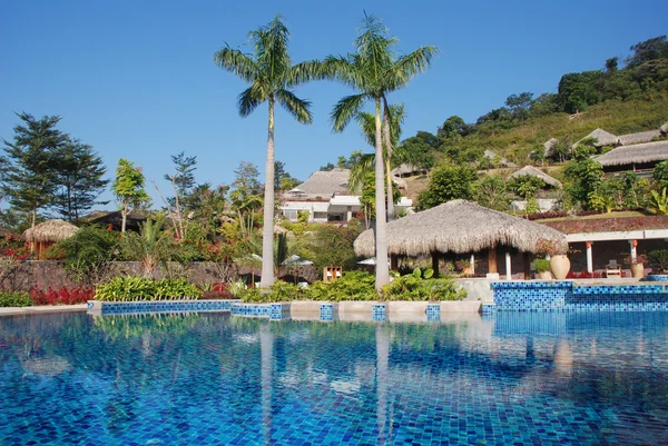 El complejo termal de vacaciones tropicales con gran piscina, Guangdong, China . —  Fotos de Stock