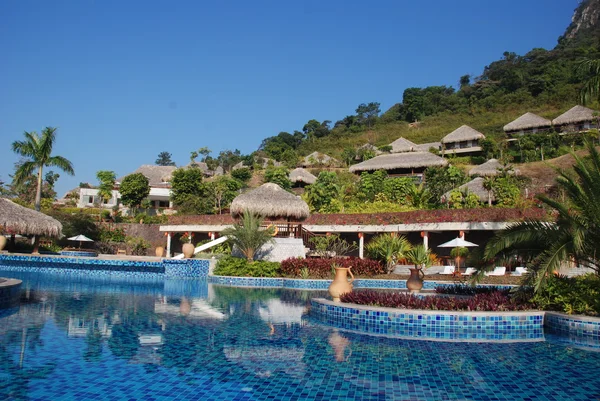 O resort de primavera quente de férias tropicais com grande piscina, Guangdong, China . — Fotografia de Stock