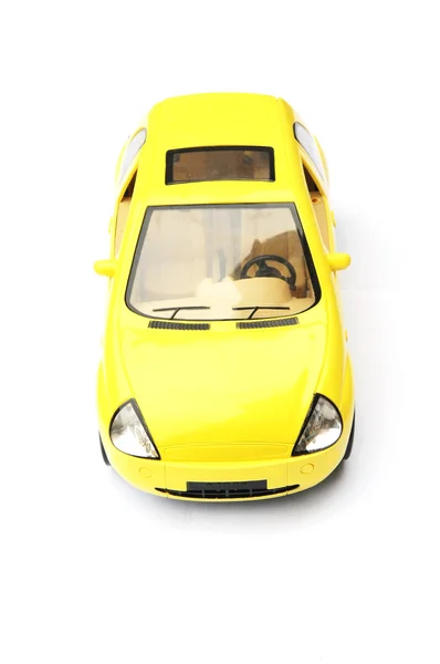 Carro amarelo isolado no fundo branco — Fotografia de Stock