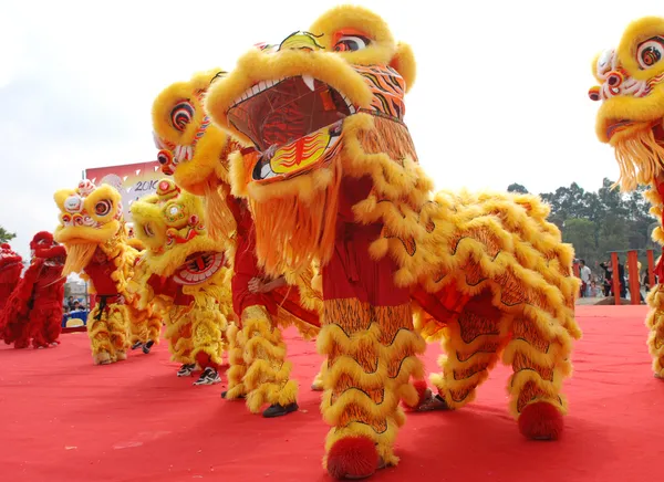 Chinês jogando dança leão — Fotografia de Stock