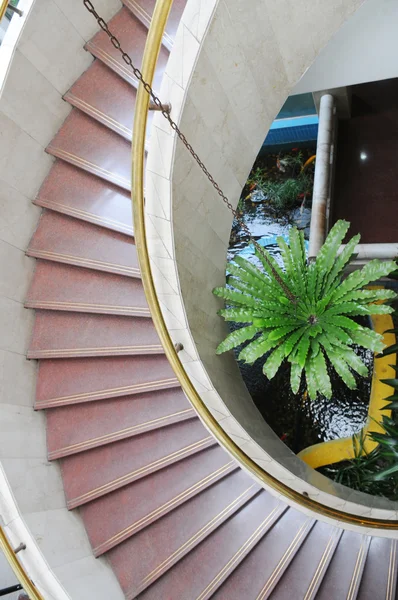 A caixa de escada em espiral — Fotografia de Stock