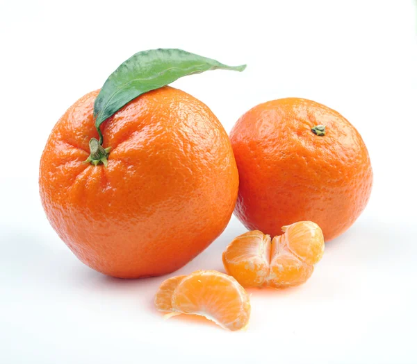 Klementiner med segment — Stockfoto