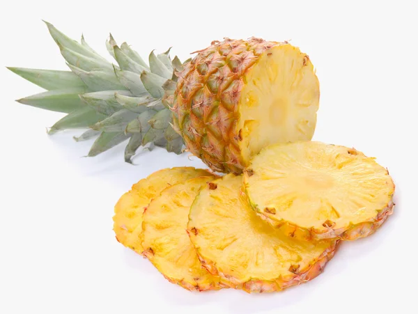 Ananas ve onun dilimleri — Stok fotoğraf