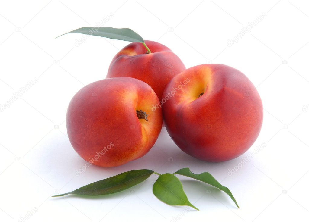 smooth peach with leaves | 图库照片 08 sergey zavalnyuk