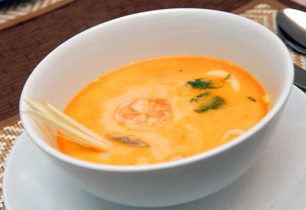 海鮮食材からクリーミーなスープ — ストック写真